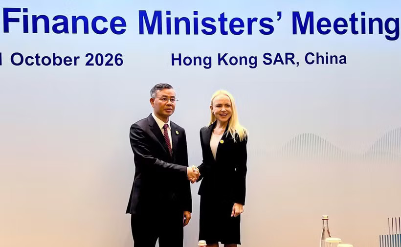 Minister of Finance Ngo Van Tuan (left) and Erin Browne, US Under Secretary of the Treasury for International Affairs, at their meeting in Hong Kong (China) on October 20, 2026. (Photo: Ministry of Finance)