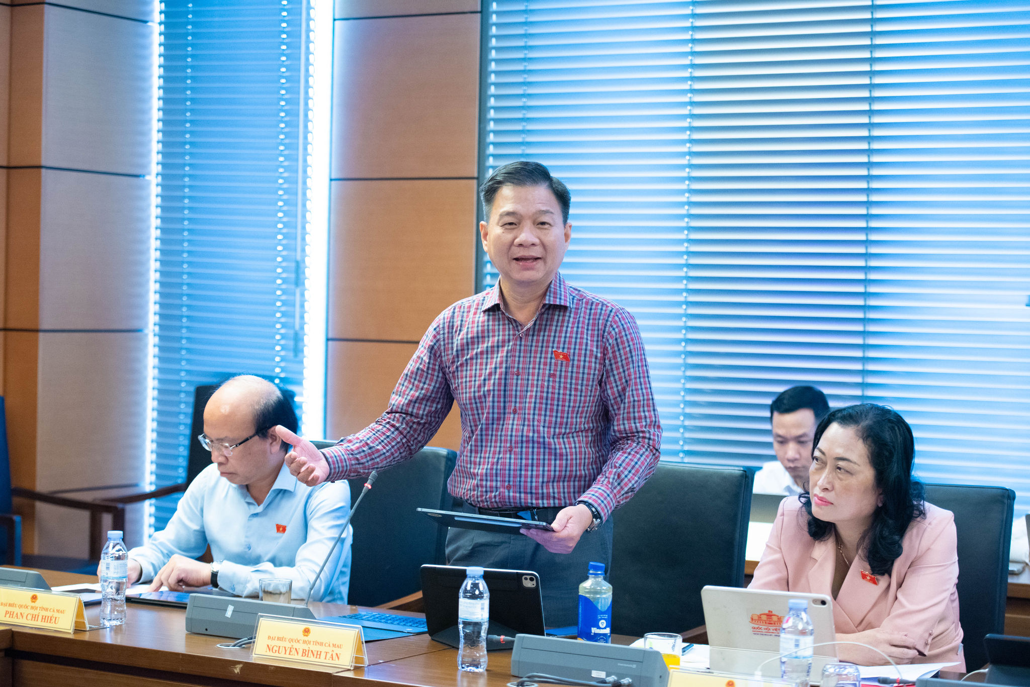 Phó Trưởng đoàn chuyên trách tỉnh Cà Mau ĐBQH Nguyễn Bình Tân. Ảnh Xuân Quý (2)