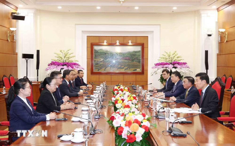 Thường trực Ban Bí thư Trần Cẩm Tú tiếp Đoàn đại biểu Trung ương Đoàn Thanh niên Nhân dân Cách mạng Lào