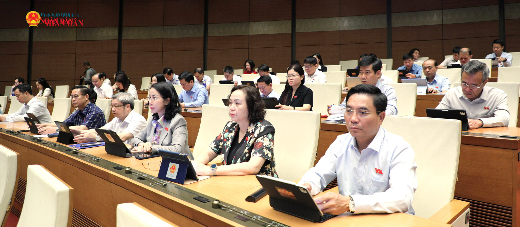 Phó Chủ tịch Quốc hội, Thượng tướng Nguyễn Doãn Anh và các đại biểu tham dự phiên họp
