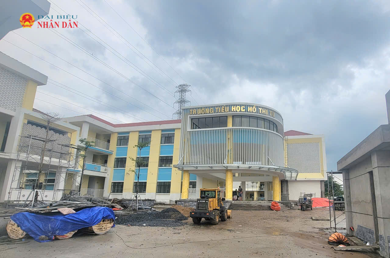 Trường Tiểu học Hồ Thị Tư trên địa bàn phường Tăng Nhơn Phú được xây dựng mới đang trong giai đoạn hoàn thiện để đưa vào sử dụng trong năm nay