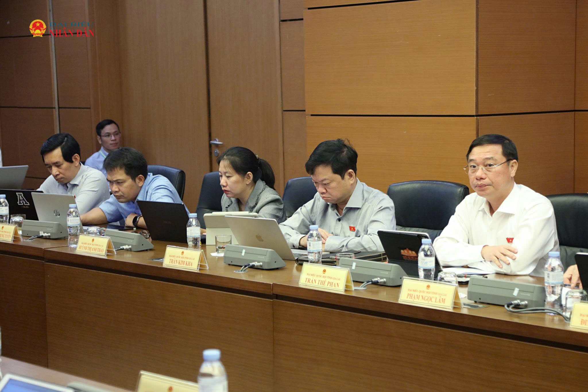 Các ĐBQH tỉnh Gia Lai tham dự thảo luận tổ