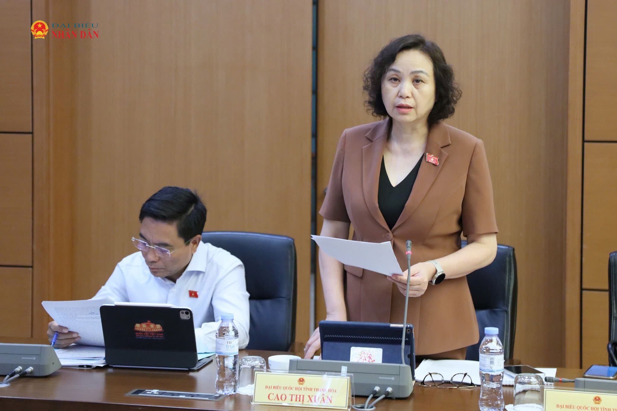 ĐBQH Cao Thị Xuân (Thanh Hóa) phát biểu thảo luận tổ