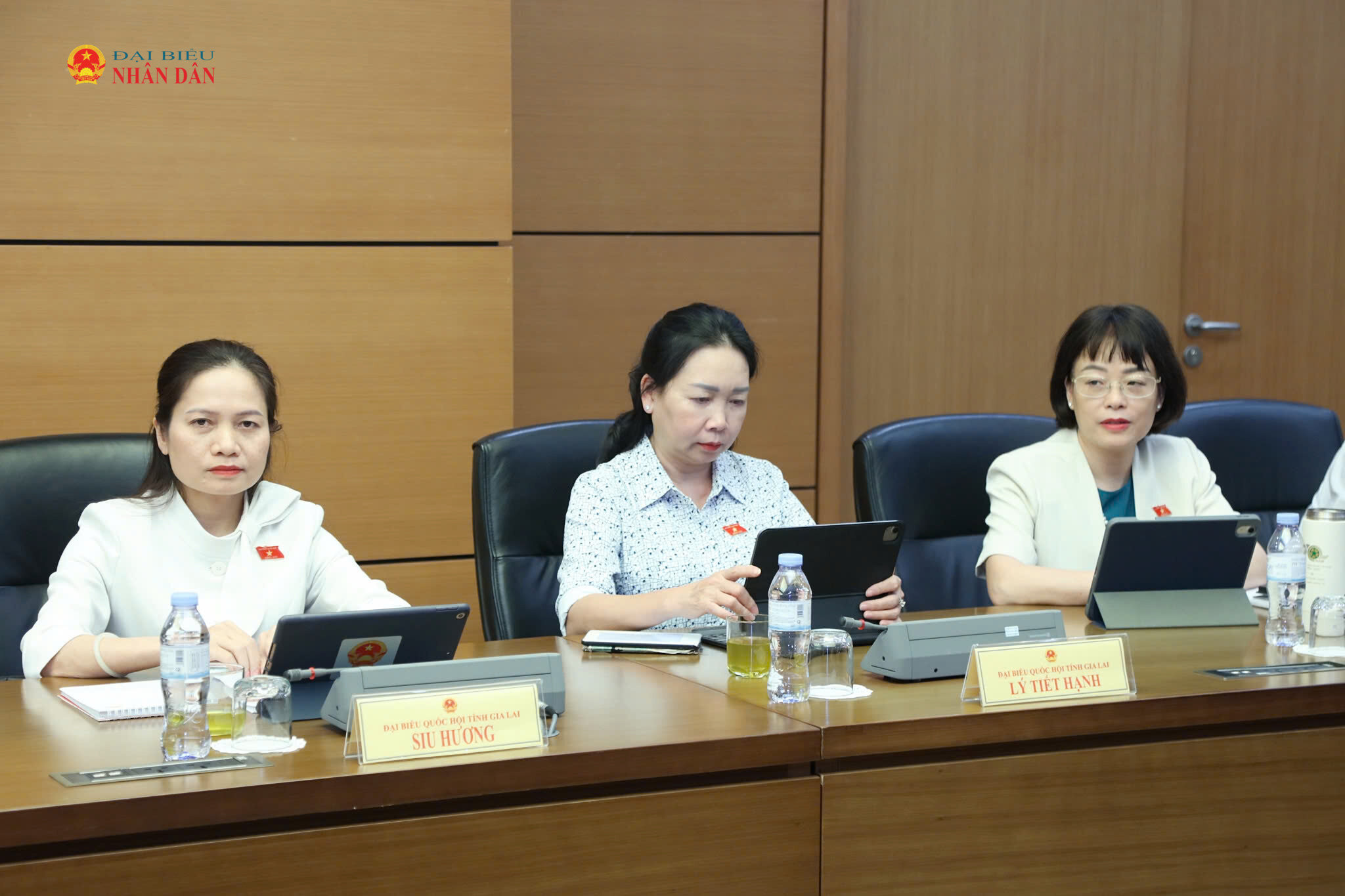 Các ĐBQH tỉnh Gia Lai tham dự thảo luận tổ