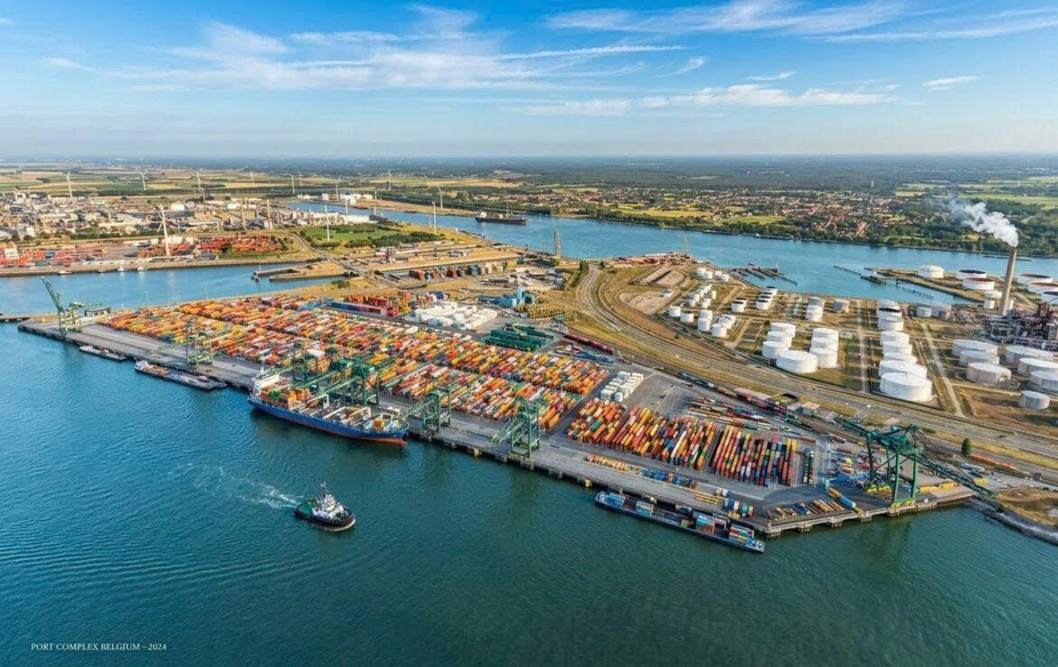 Cảng Antwerp ở Bỉ là một cửa ngõ hậu cần quan trọng, kết nối thương mại quốc tế với thị trường châu Âu