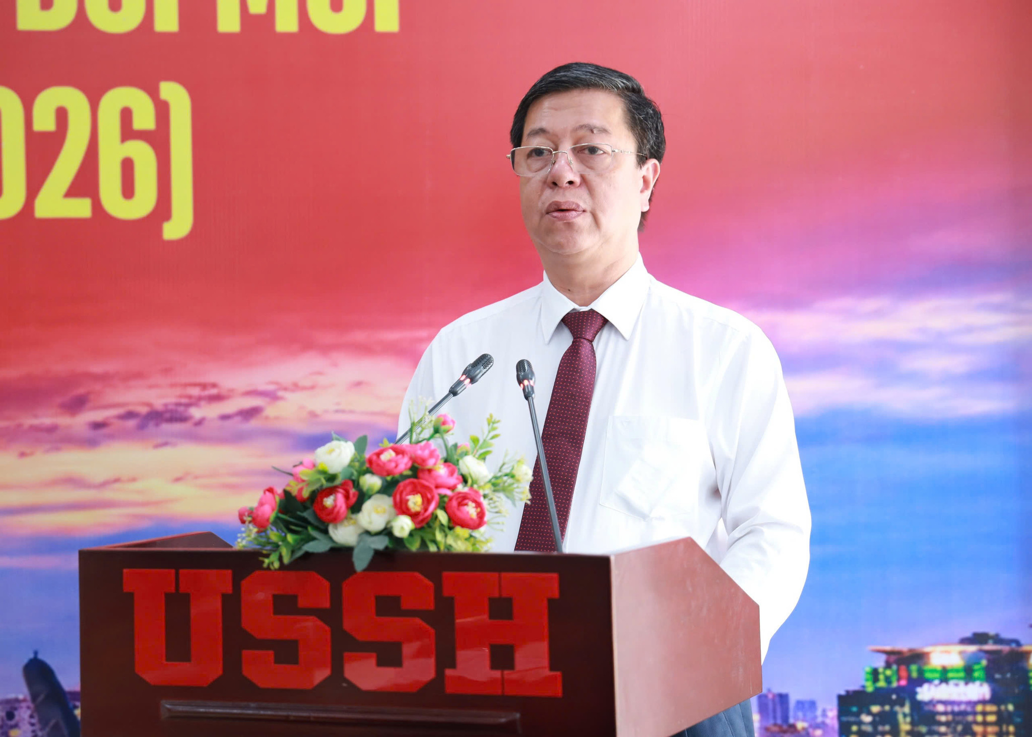 PGS.TS. Vũ Trọng Lâm, Giám đốc, Tổng Biên tập Nhà xuất bản Chính trị quốc gia Sự thật phát biểu đề dẫn hội thảo