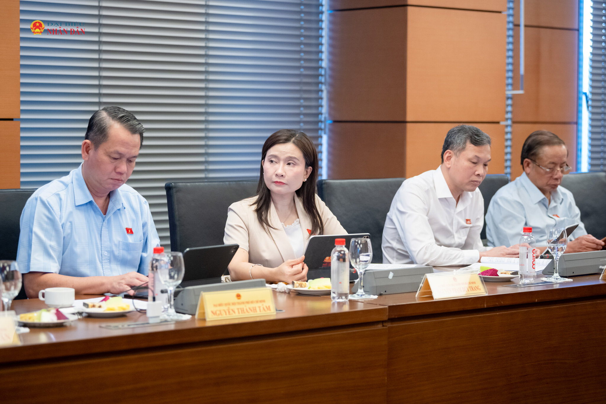Đại biểu tham dự phiên thảo luận tổ. Ảnh: Phạm Thắng