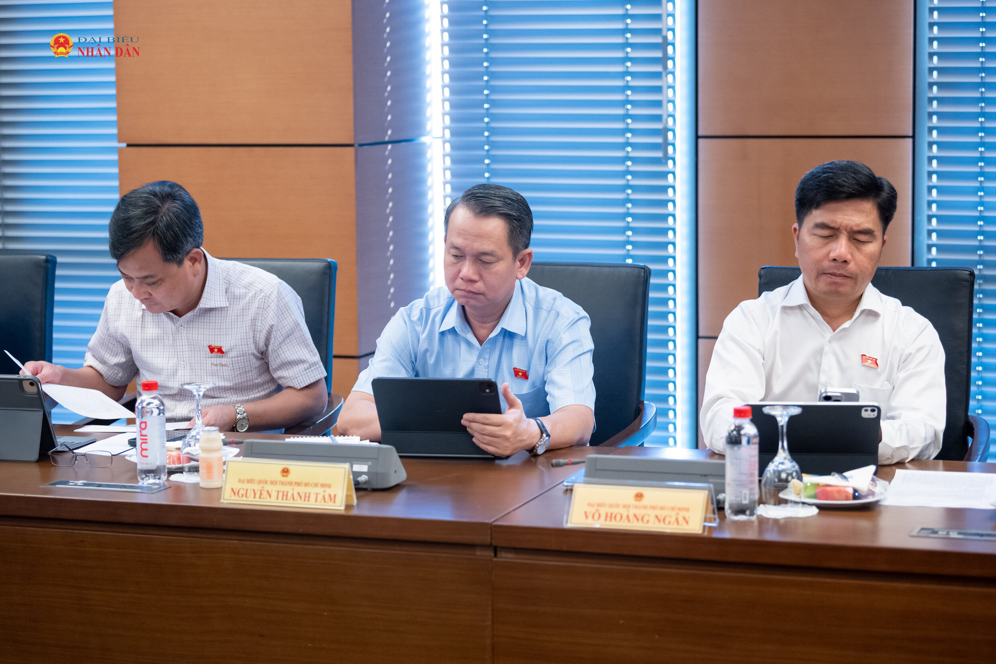 Đại biểu tham dự phiên thảo luận tại Tổ 2. Ảnh: Phạm Thắng