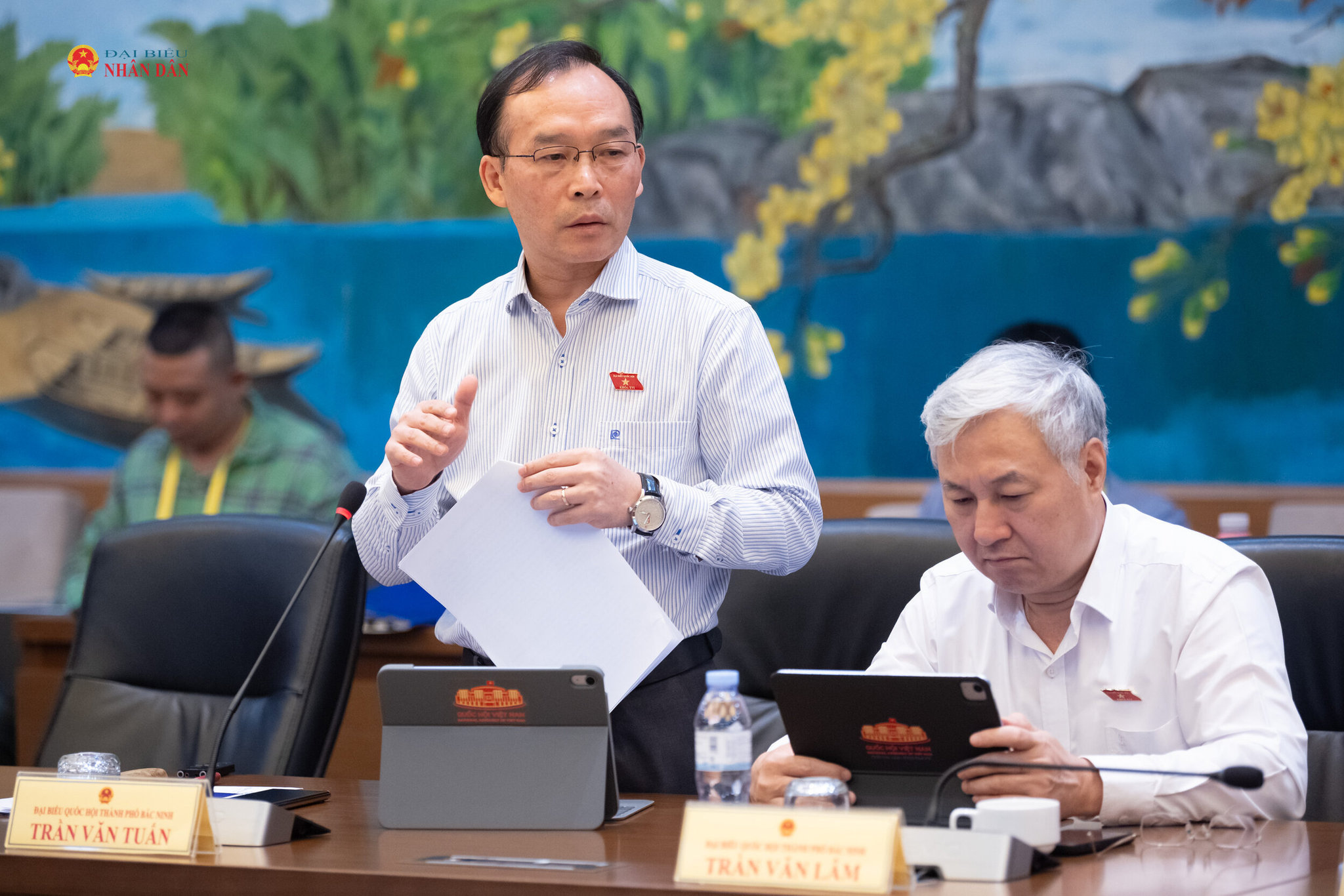 ĐBQH Trần Văn Tuấn (TP. Bắc Ninh) phát biểu thảo luận. Ảnh: Phạm Thắng