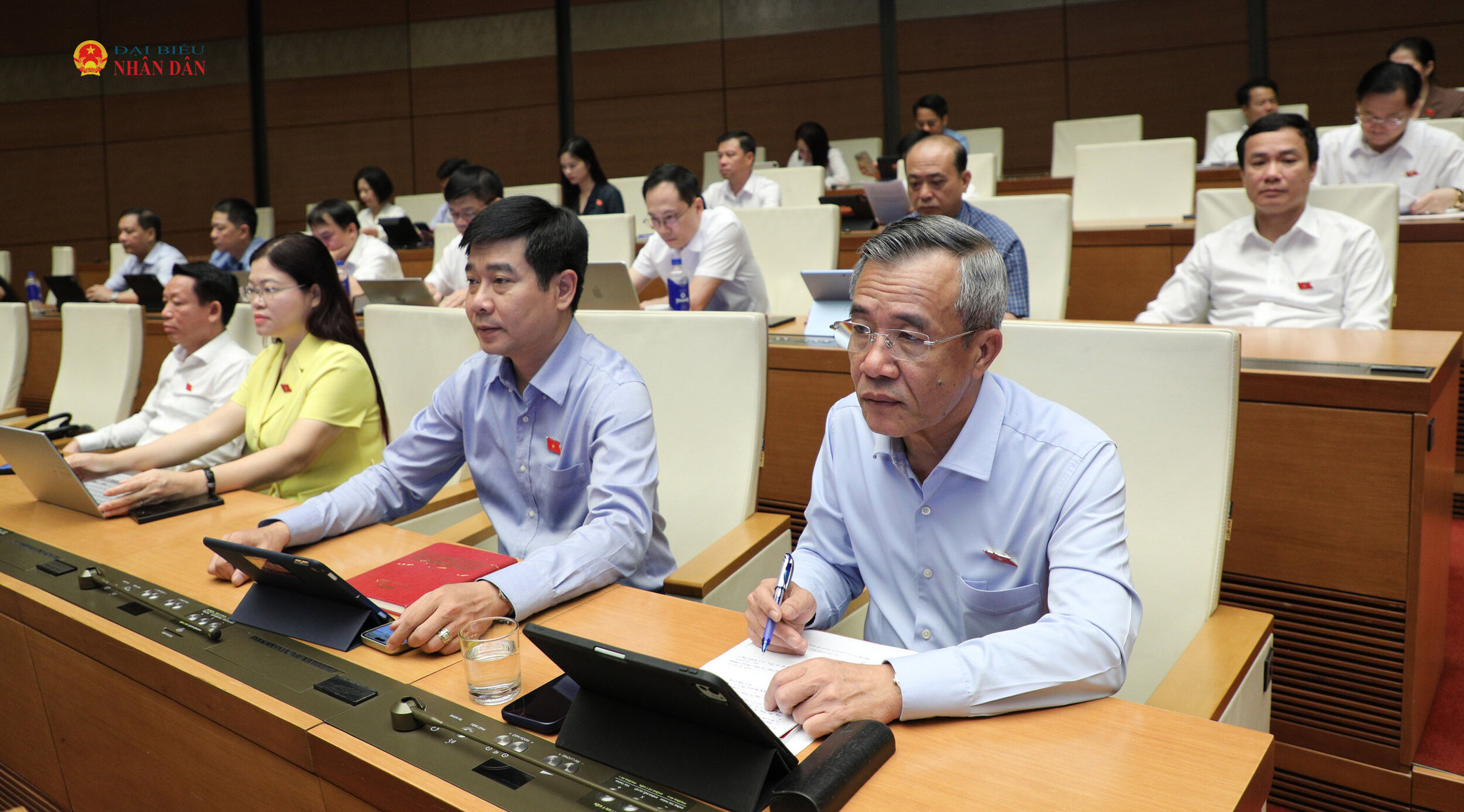 Các đại biểu tham dự phiên họp
