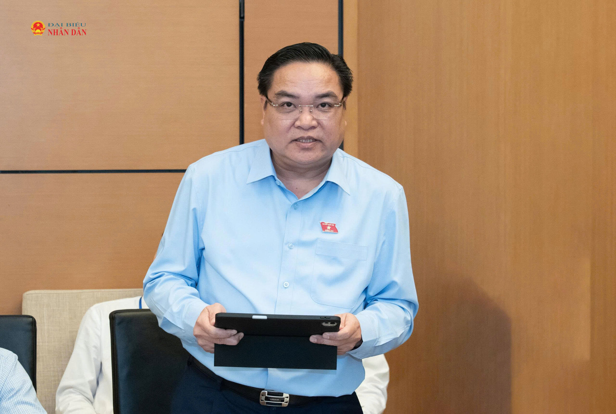ĐBQH Hoàng Văn Tuyên (TP. Hải Phòng) phát biểu