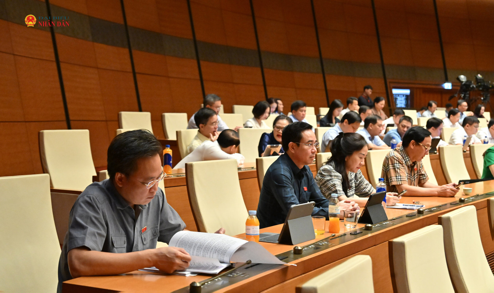 Các đại biểu tham dự phiên họpVQK_8993