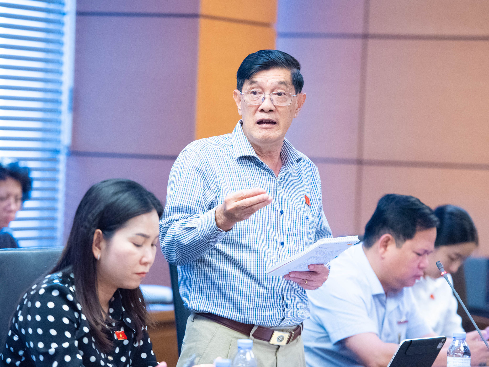 ĐBQH Trương Dũng Tiến (Cà Mau).Ảnh Xuân Quý (2)
