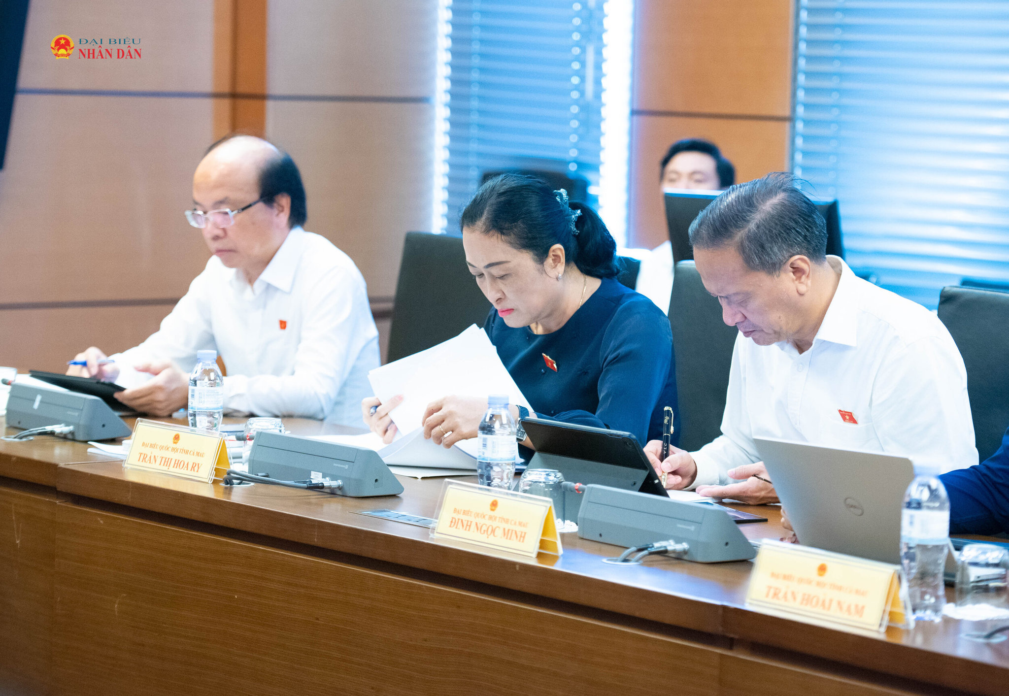 Đoàn ĐBQH tỉnh Cà Mau. Ảnh Xuân Quý (2)