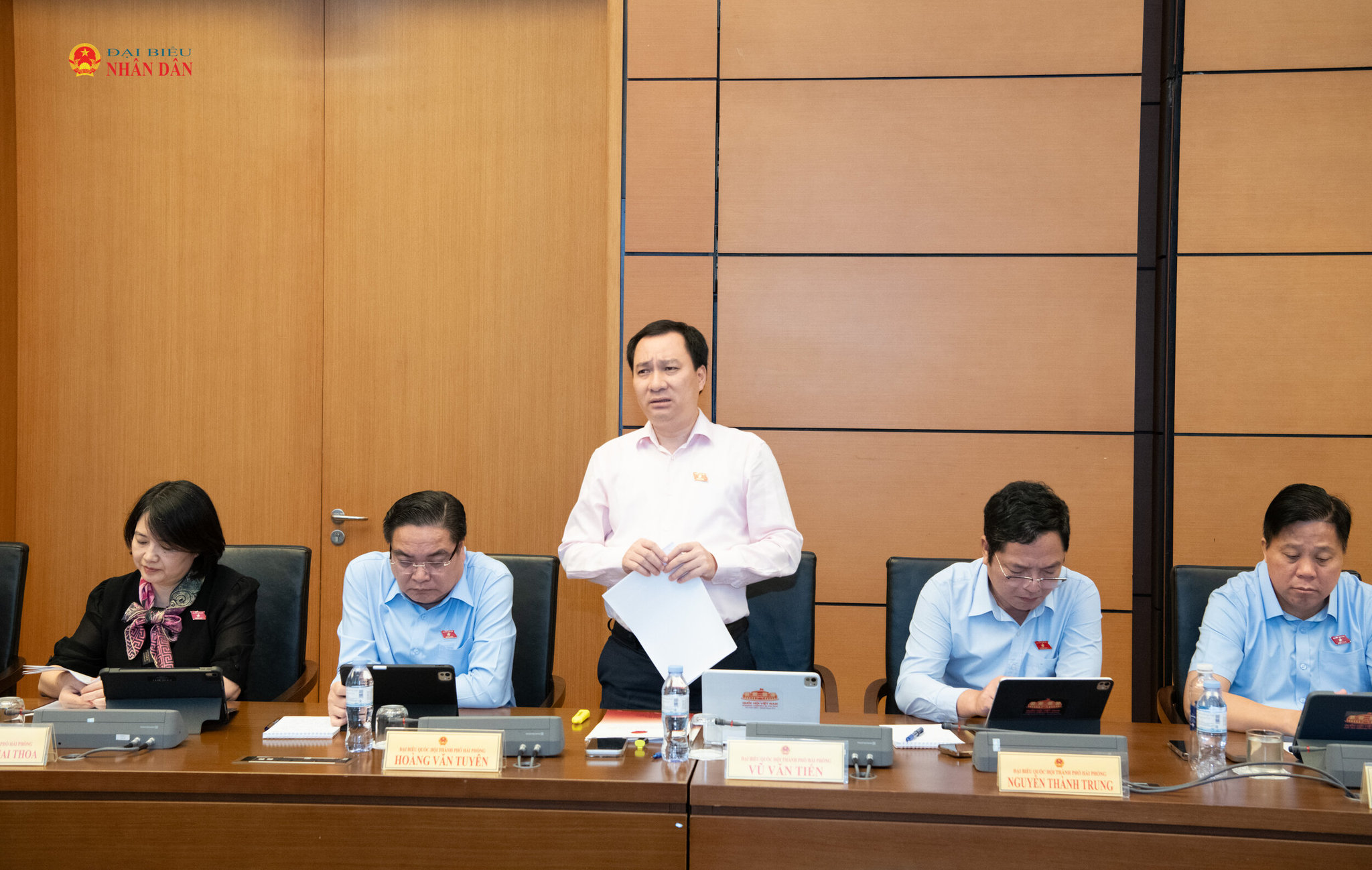 ĐBQH Vũ Văn Tiến (TP. Hải Phòng) phát biểu