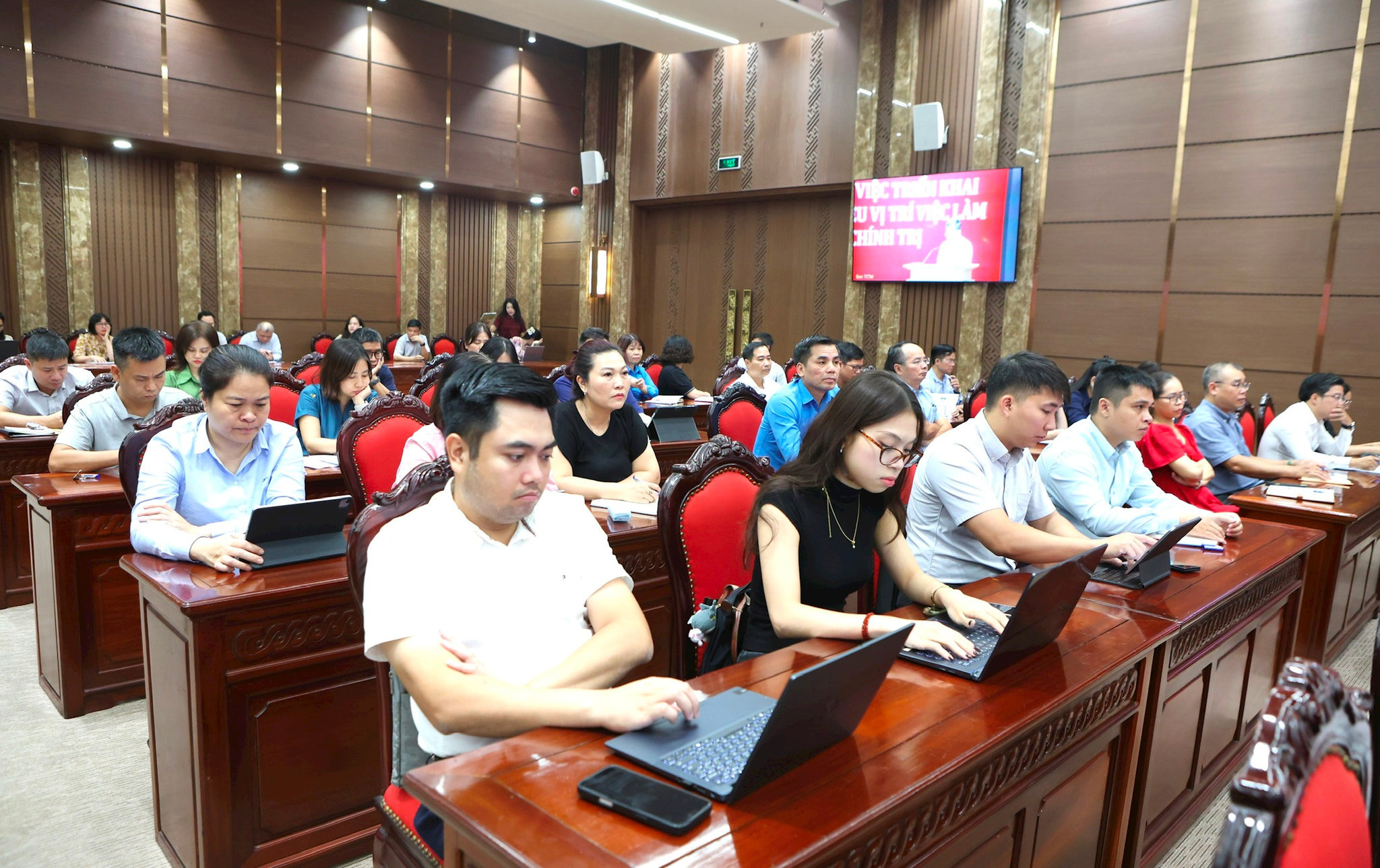 Các đại biểu tham dự hội nghị tại điểm cầu Thành ủy Hà Nội