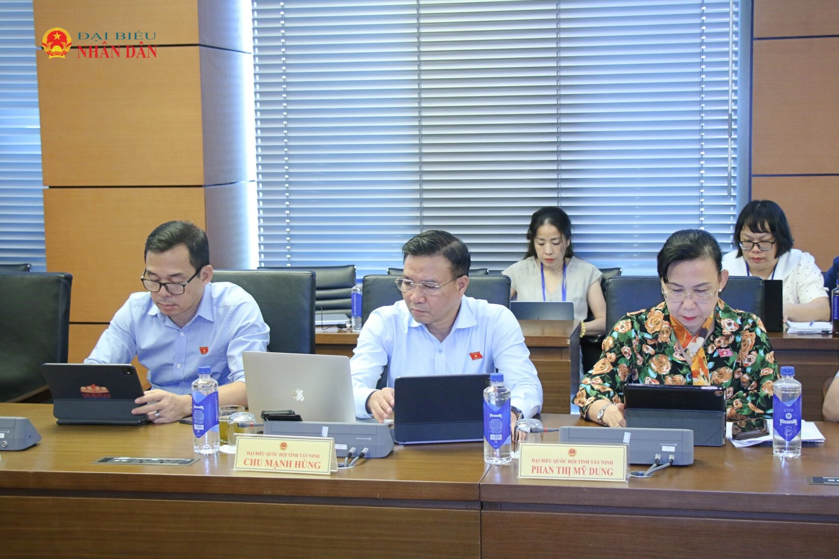 Các đại biểu tham dự thảo luận tổ