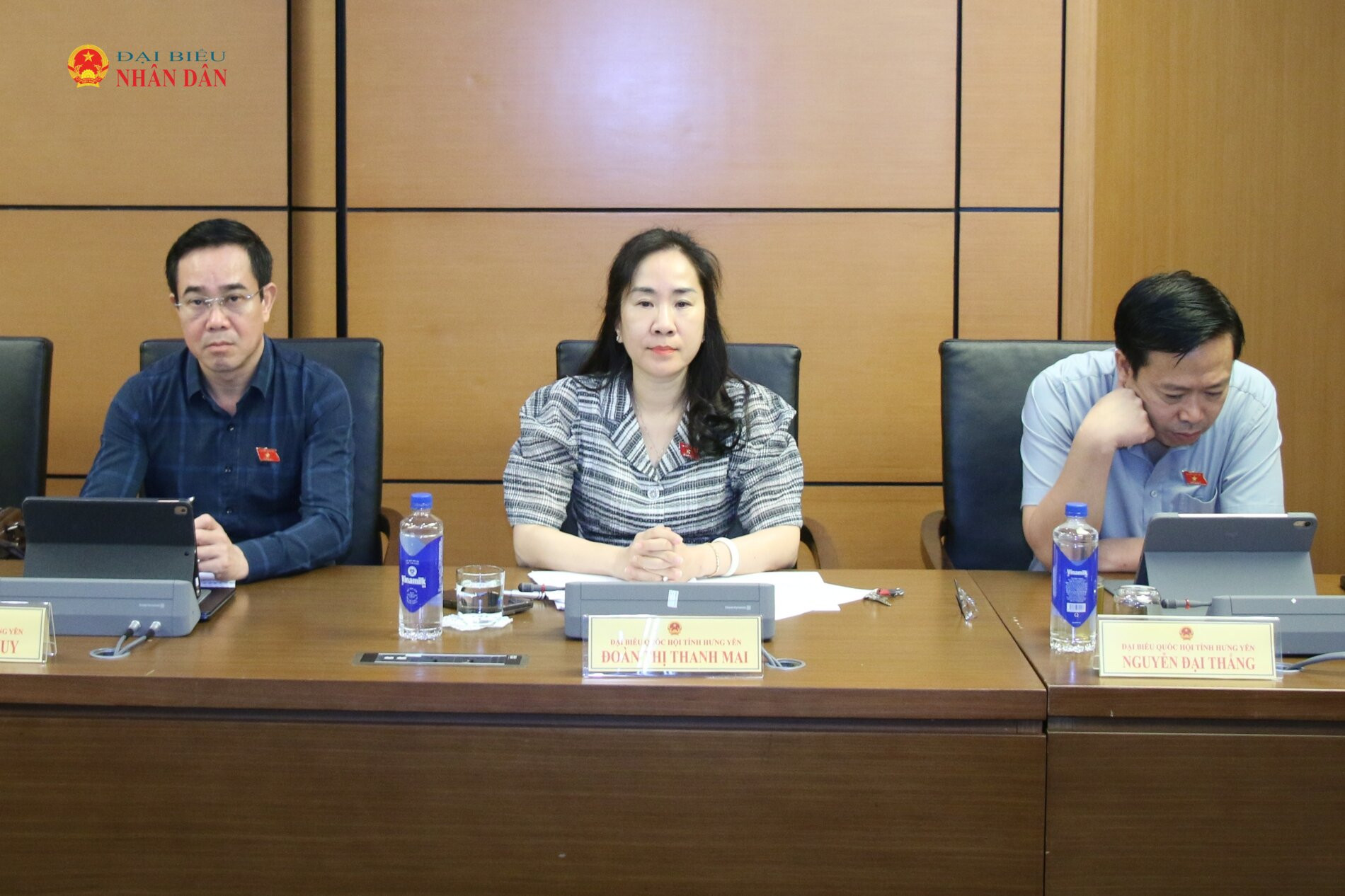 Các đại biểu tham dự thảo luận tổ