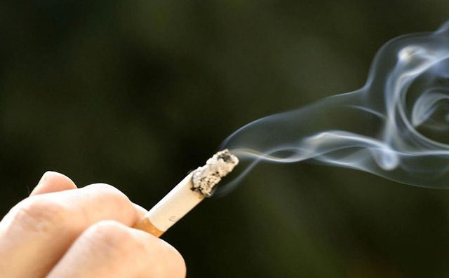Thuốc lá là nguyên nhân hàng đầu gây ra các bệnh mãn tính nguy hiểm và tạo ra gánh nặng kinh tế lớn cho gia đình và xã hội. (Ảnh minh họa)