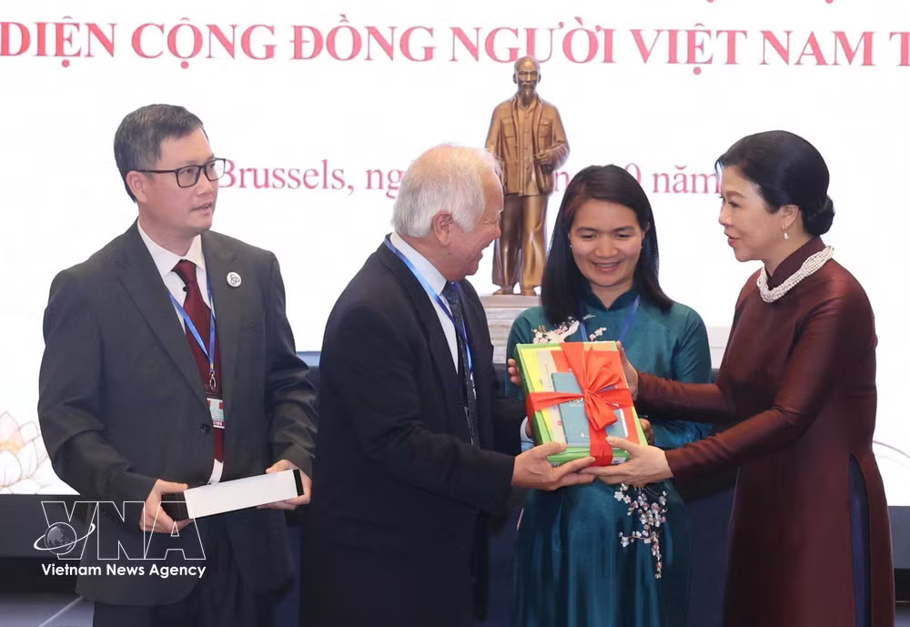 vnanet_potal-to-lam-vietnamese-community-europe.jpg