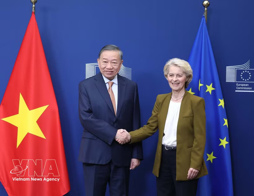 General Secretary of the Communist Party of Vietnam Central Committee and President To Lam (L) meets with President of the European Commission (EC) Ursula von der Leyen in Brussels on October 22. (Photo: VNA)