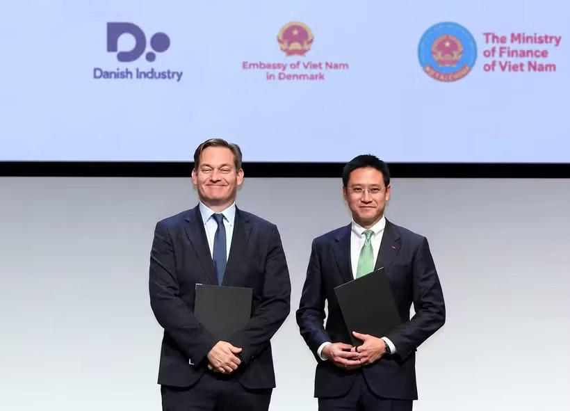 At the MoU signing ceremony (Photo: VinaCapital)