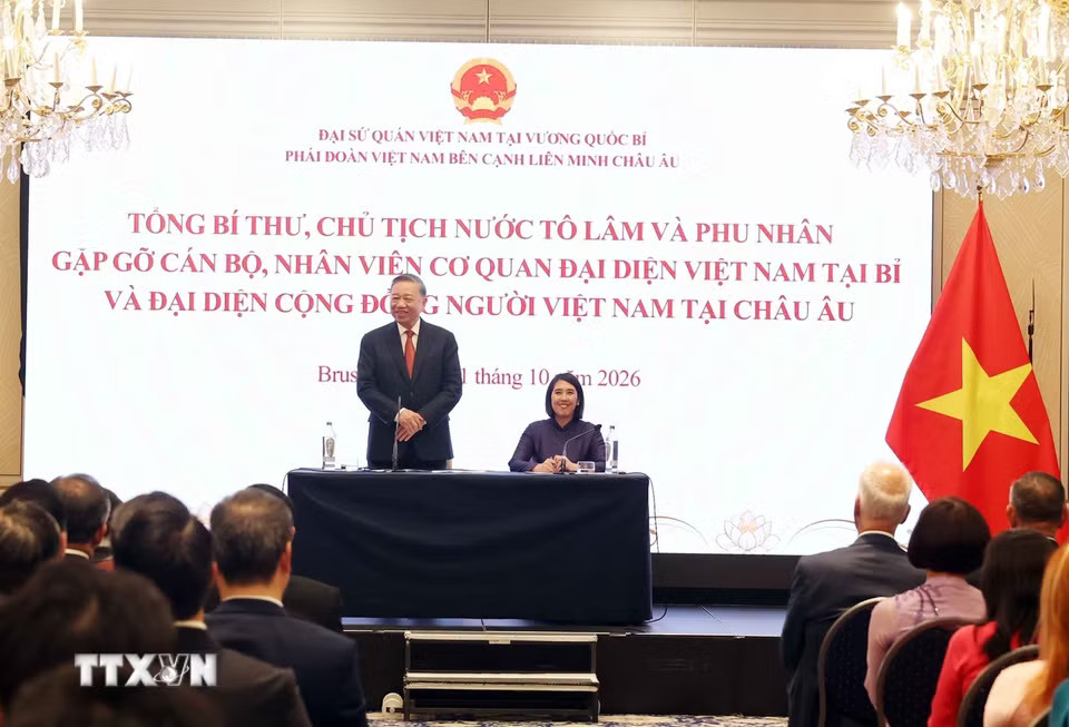 Tổng Bí thư, Chủ tịch nước Tô Lâm nói chuyện thân mật với cán bộ, nhân viên Đại sứ quán Việt Nam tại Bỉ và đại diện cộng đồng người Việt Nam tại châu Âu