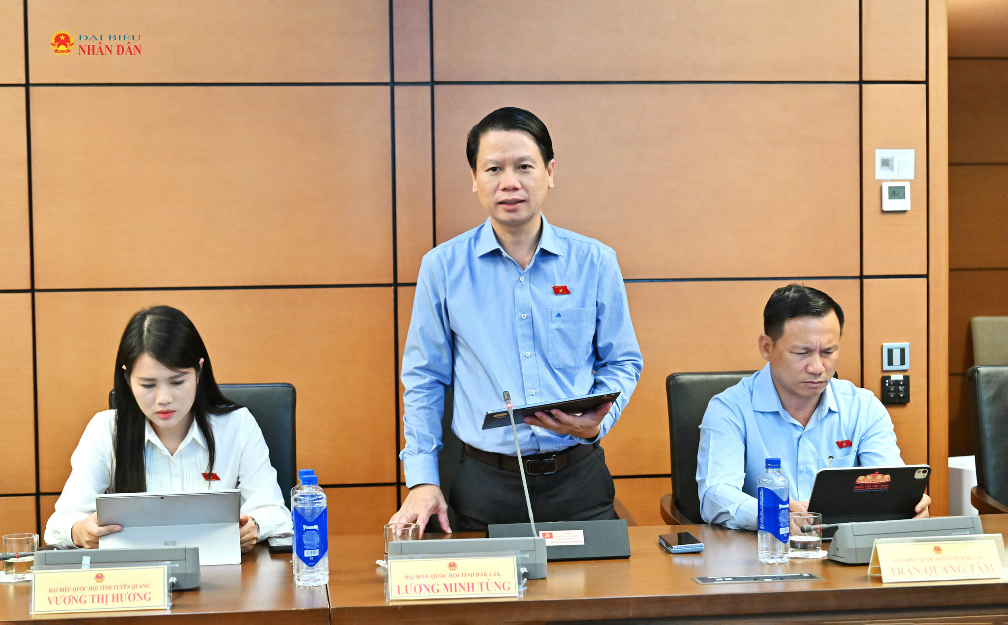 ĐBQH Lương Minh Tùng (Đắk Lắk) phát biểu.