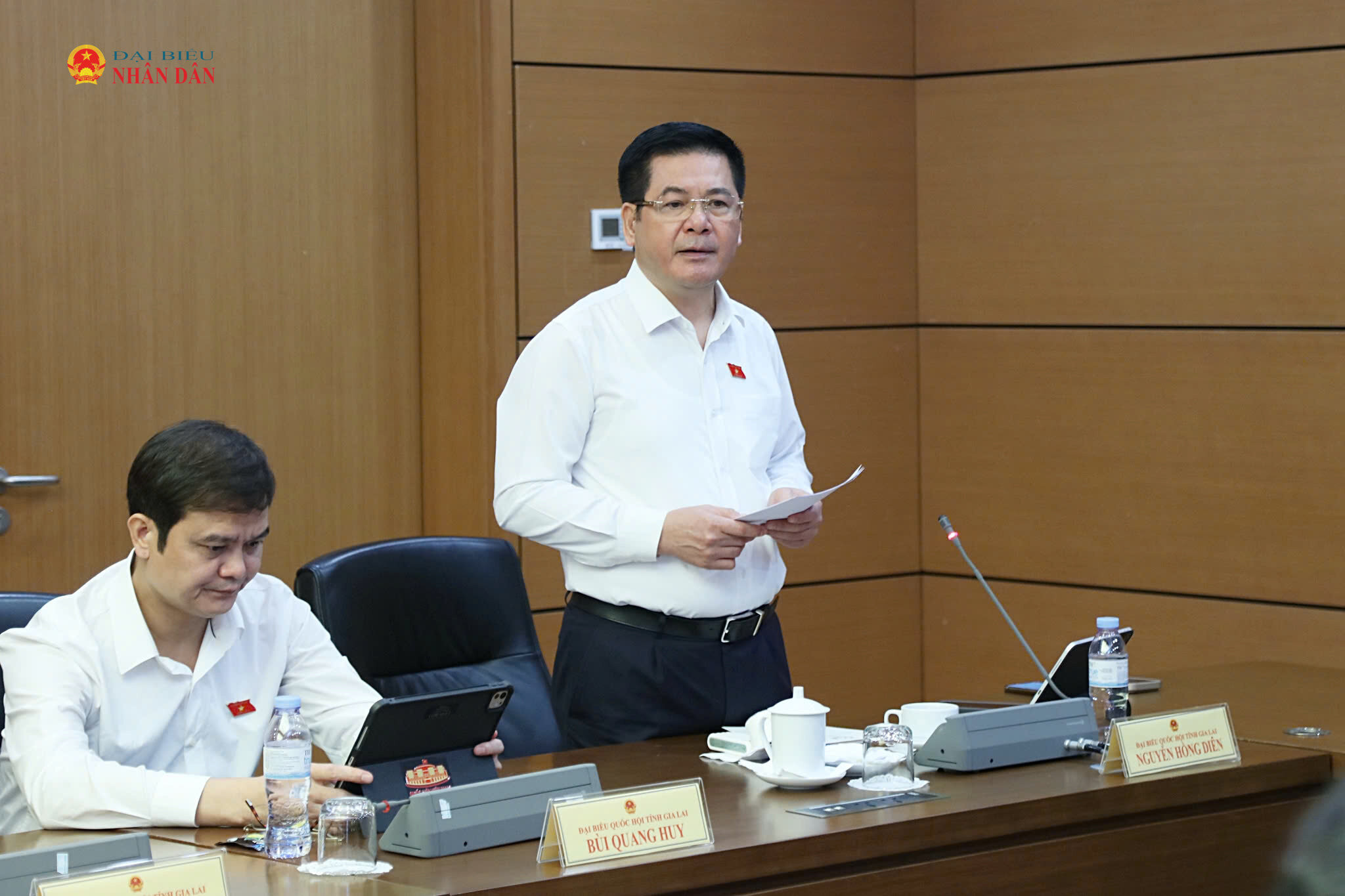 Phó Chủ tịch Quốc hội Nguyễn Hồng Diên phát biểu thảo luận tổ