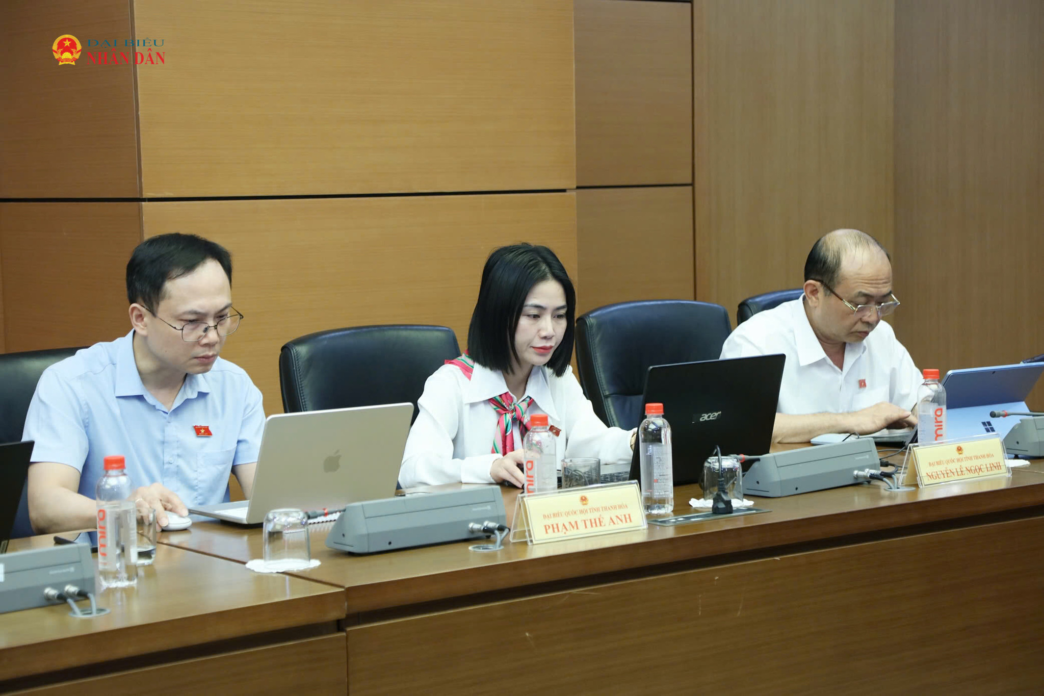 Các ĐBQH tỉnh Thanh Hóa tham dự thảo luận tổ
