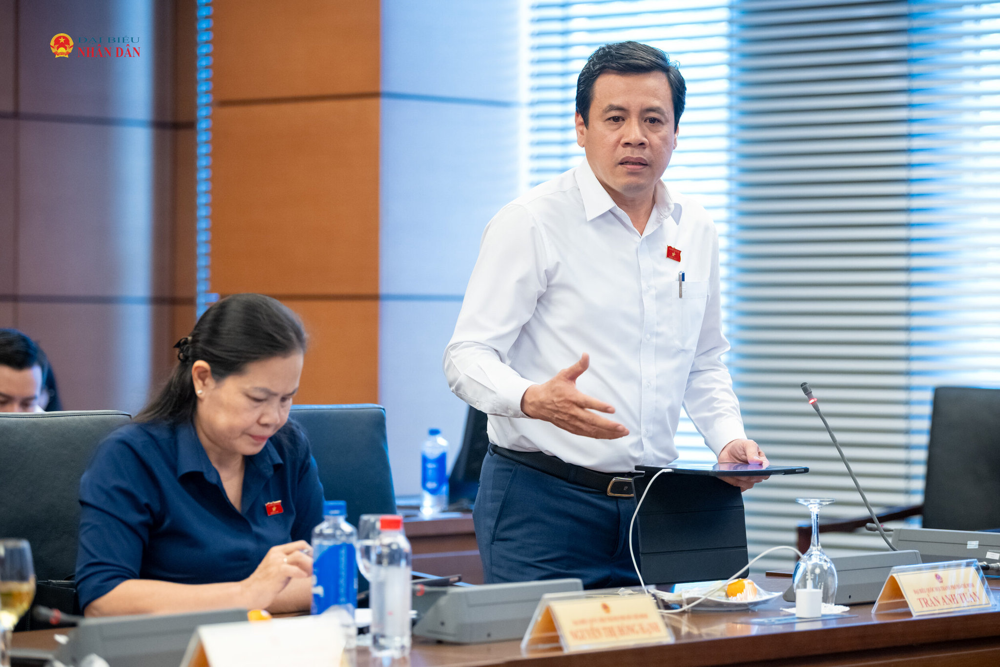ĐBQH Trần Anh Tuấn (TP. Hồ Chí Minh) phát biểu thảo luận tại tổ 2
