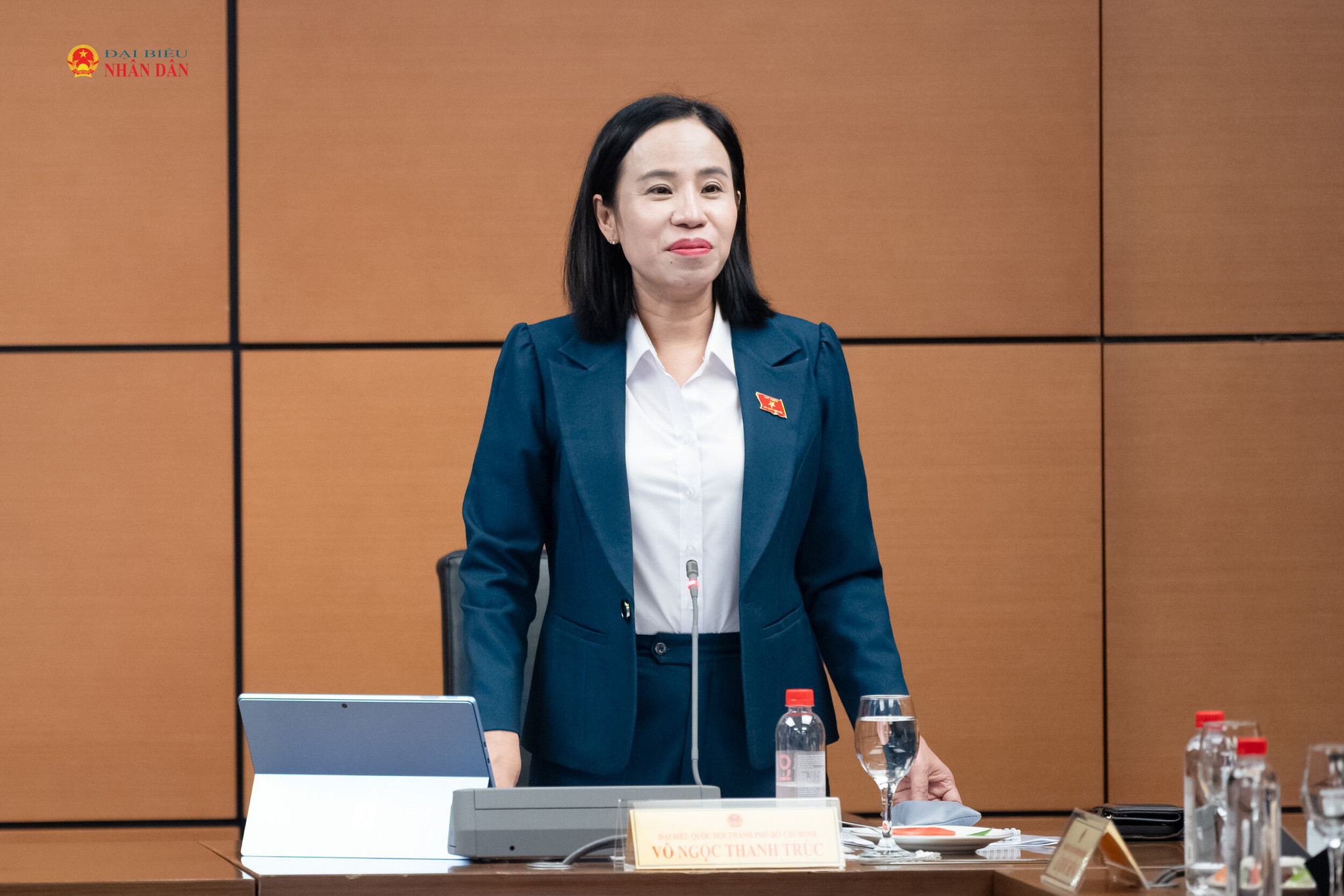 Phó Trưởng Đoàn chuyên trách Đoàn ĐBQH TP. Hồ Chí Minh Võ Ngọc Thanh Trúc điều hành phiên thảo luận. Ảnh: Phạm Thắng