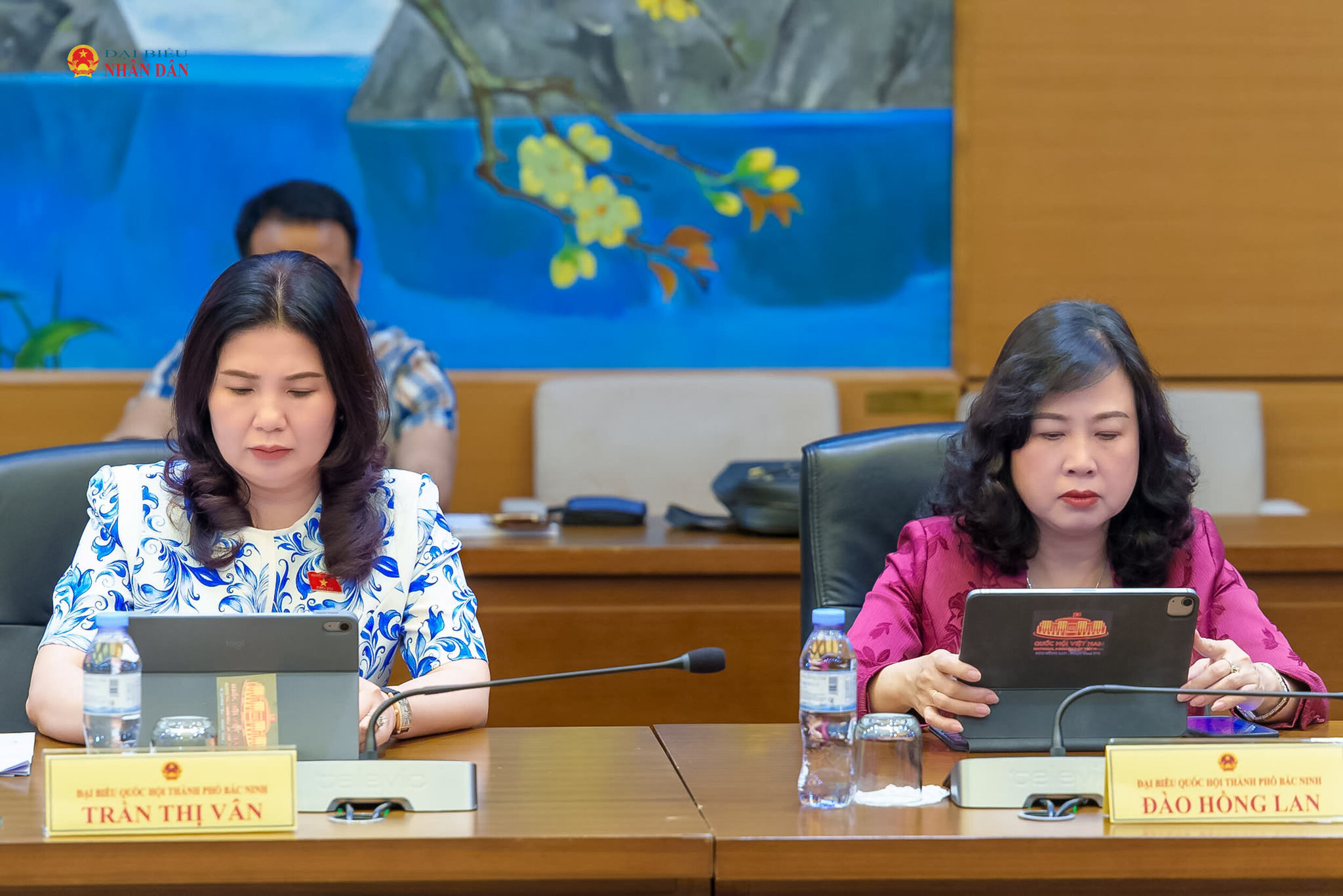 Đại biểu tham dự phiên thảo luận tại tổ 7. Ảnh: Tiến Cường