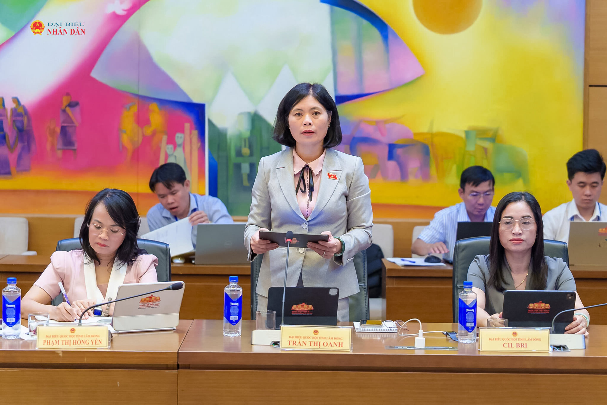 ĐBQH Trần Thị Oanh (Tỉnh Lâm Đồng) phát biểu. Ảnh: Tiến Cường