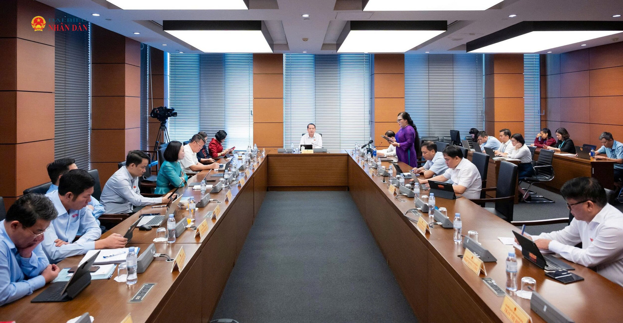Toàn cảnh phiên thảo luận Tổ 9