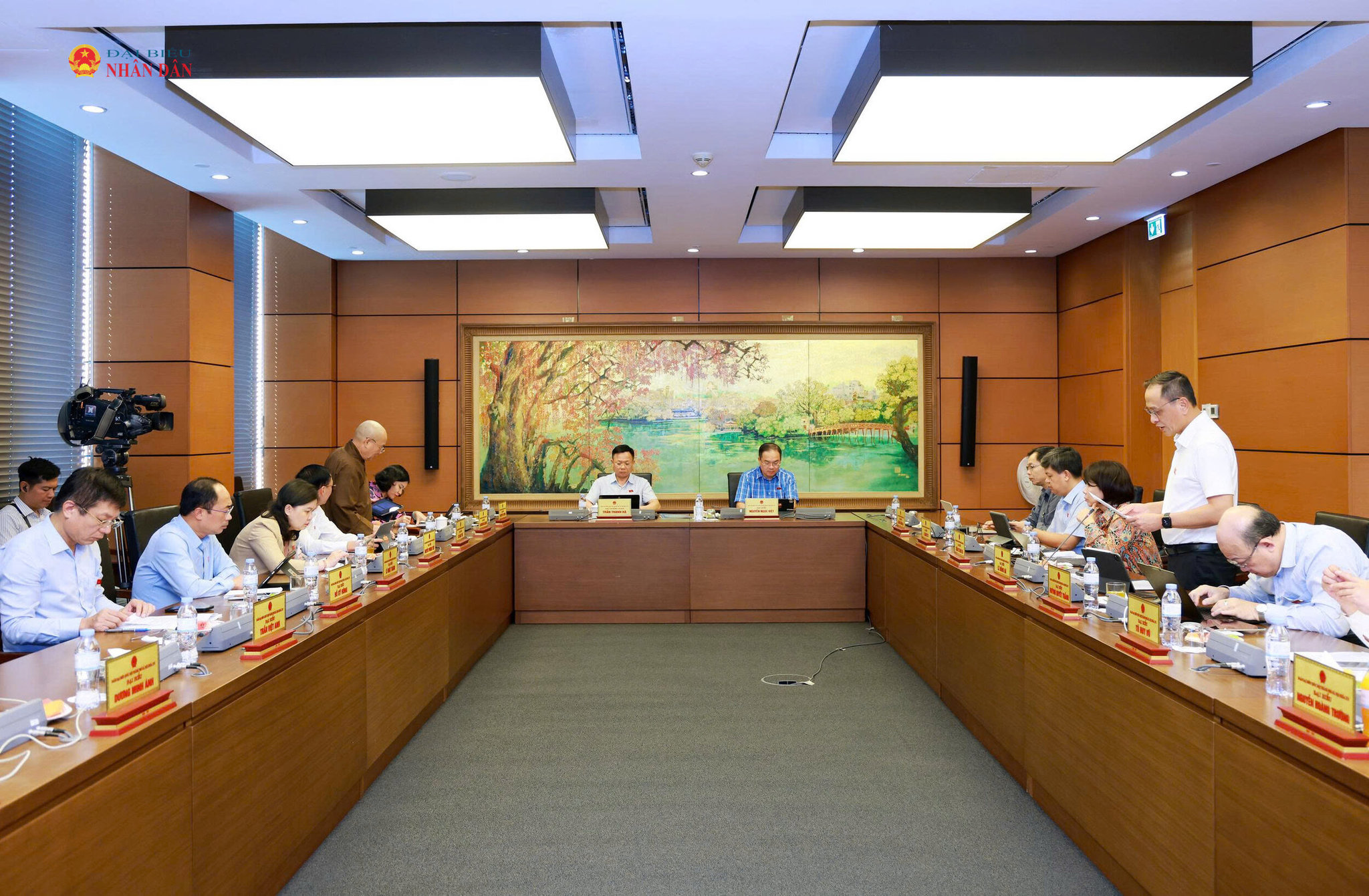 Quang cảnh thảo luận tại Tổ 1