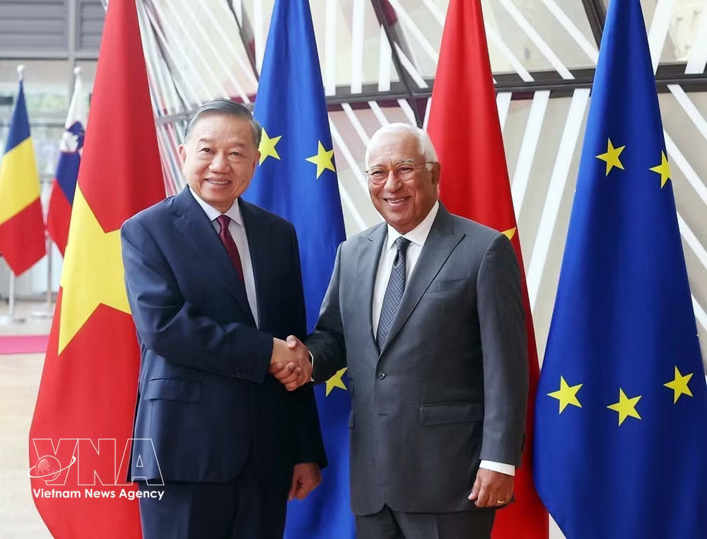 General Secretary of the Communist Party of Vietnam Central Committee and President To Lam (L) and European Council President António Costa (VNA) vnanet_potal-le-don-tong-bi-thu-chu-tich-nuoc-to-lam-tham-chinh-thuc-lien-minh-chau-au-9105849-1.jpg