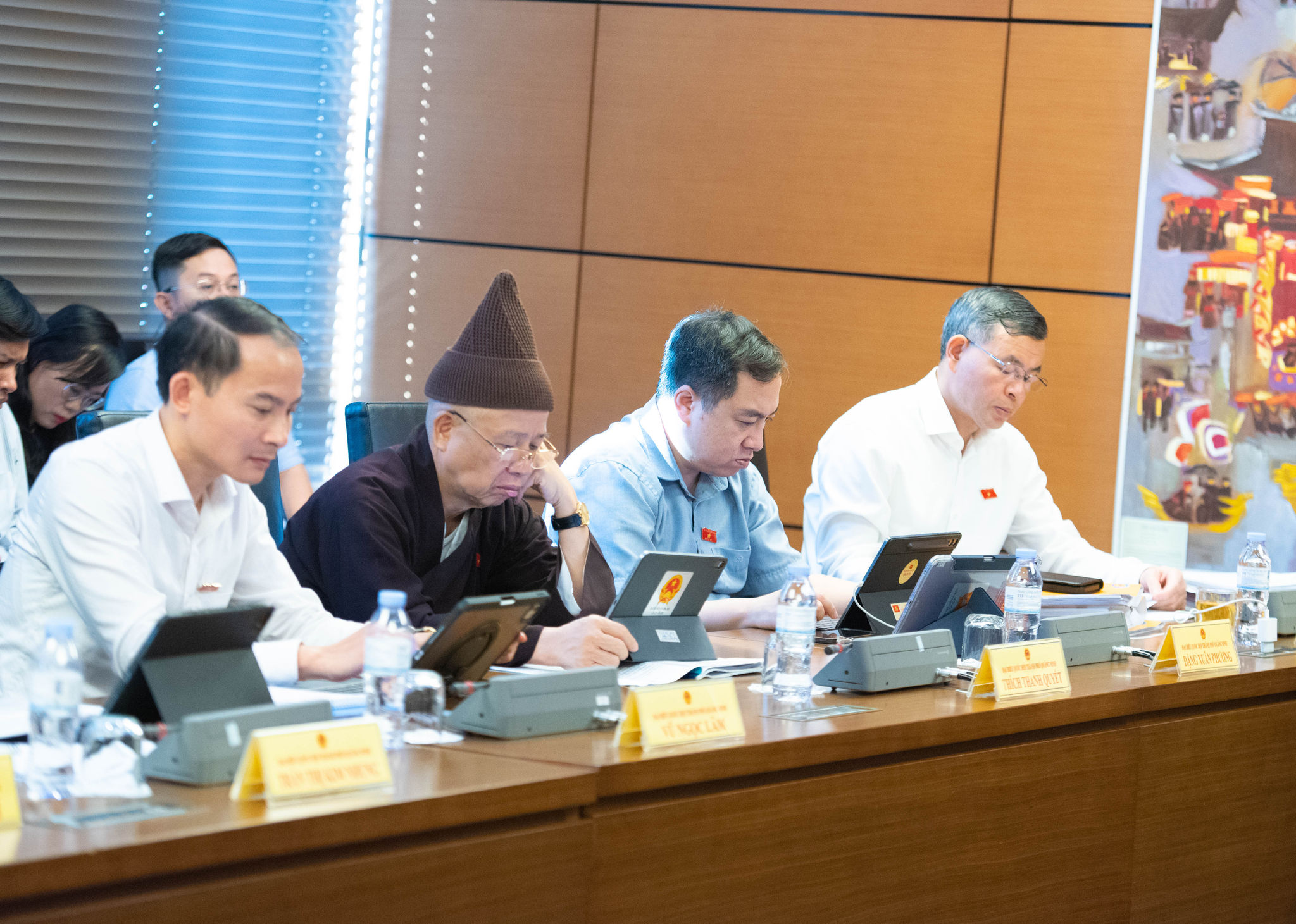 Các đại biểu dự phiên thảo luận tại tổ