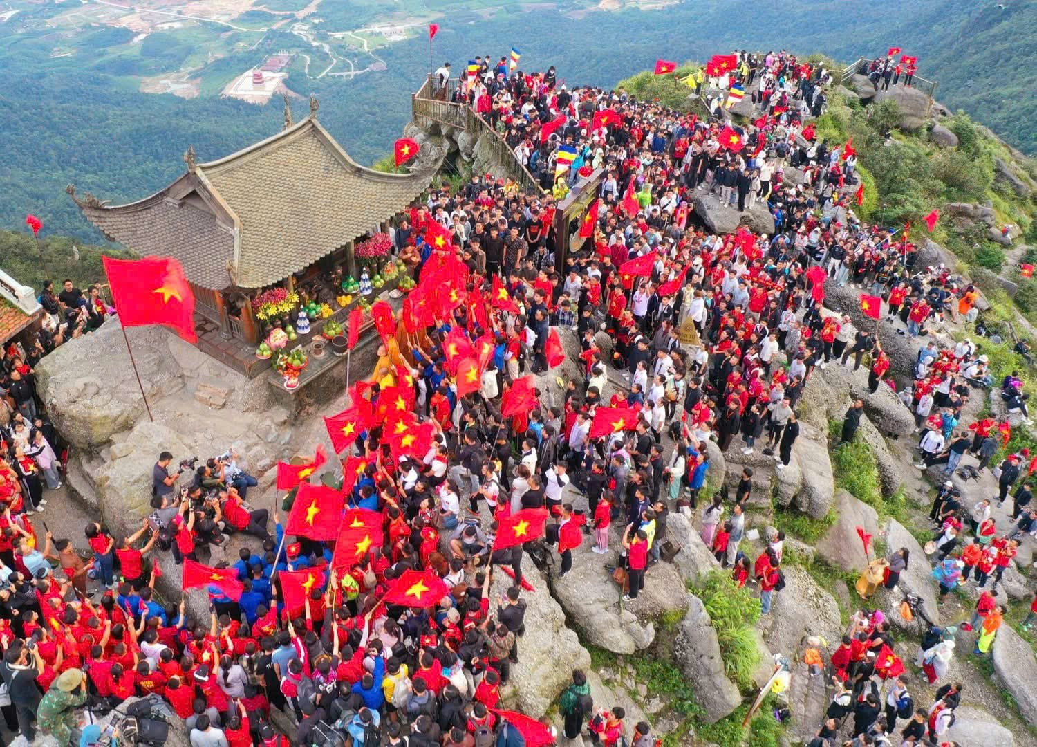 Gallery - Quảng Ninh: Lan tỏa giá trị di sản văn hóa thế giới Yên Tử qua chuỗi sự kiện thể thao dịp cuối năm - image 2