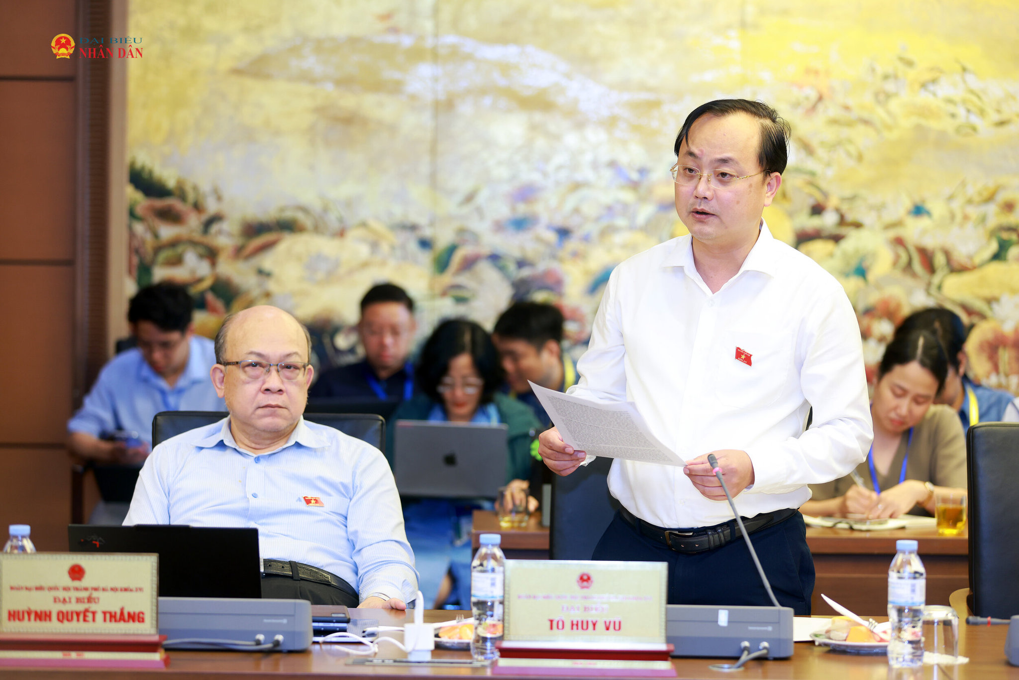 ĐBQH Tô Huy Vũ (TP Hà Nội) phát biểu thảo luận tại Tổ 1