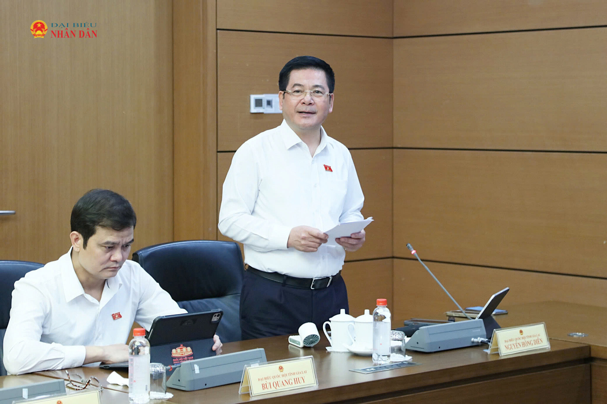 Phó Chủ tịch Quốc hội Nguyễn Hồng Diên phát biểu thảo luận tại Tổ 13