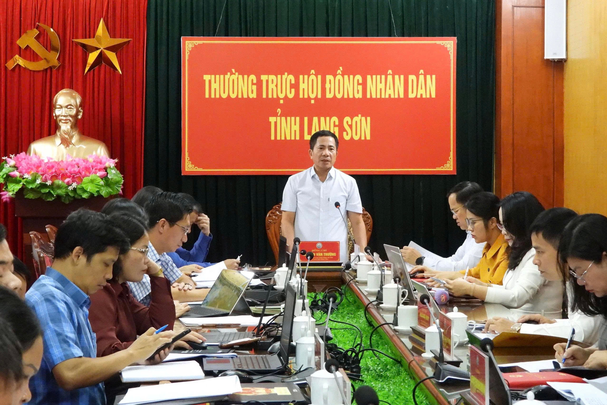 Phó Chủ tịch HĐND tỉnh Lạng Sơn Nguyễn Văn Trường phát biểu. Ảnh BN