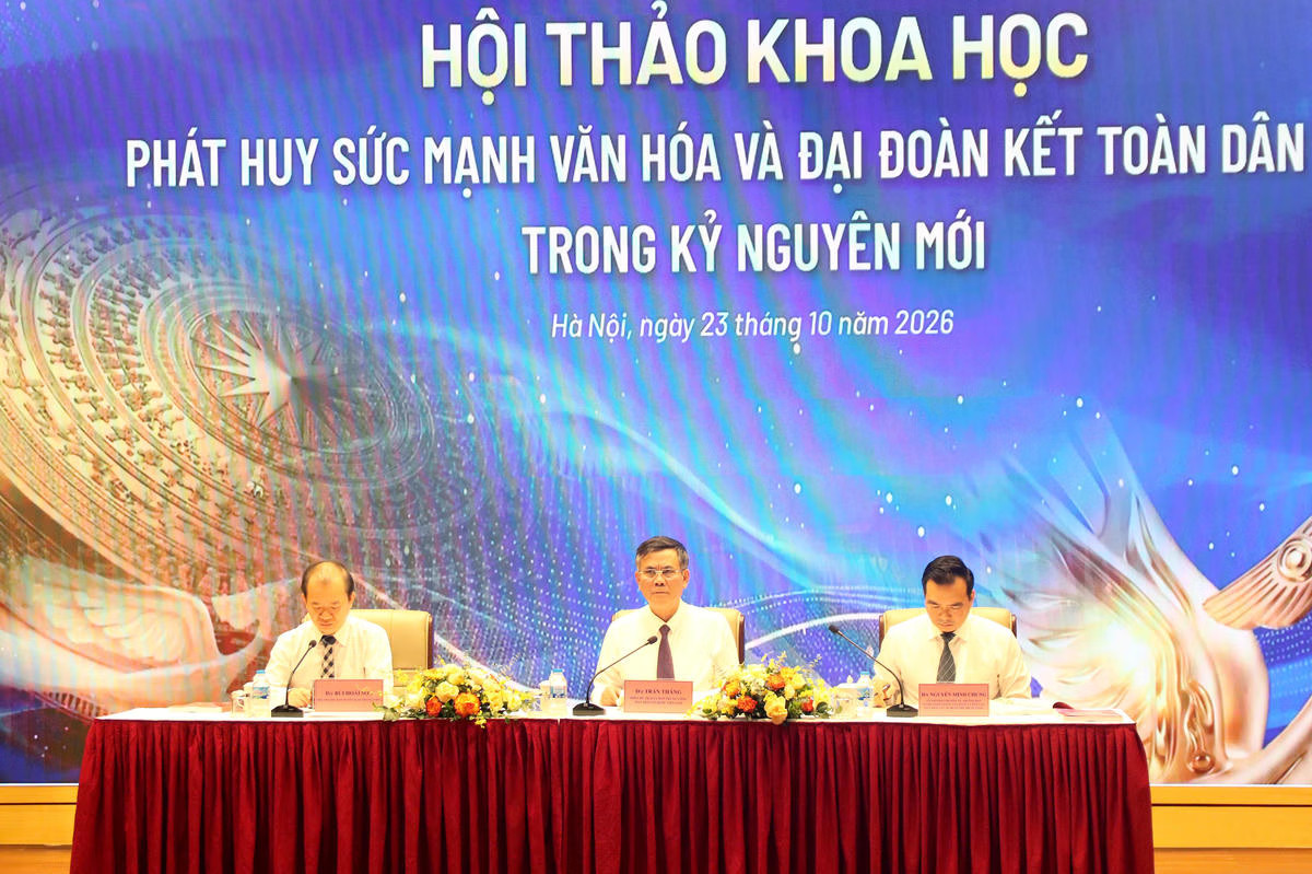 Đại biểu chủ trì hội thảo