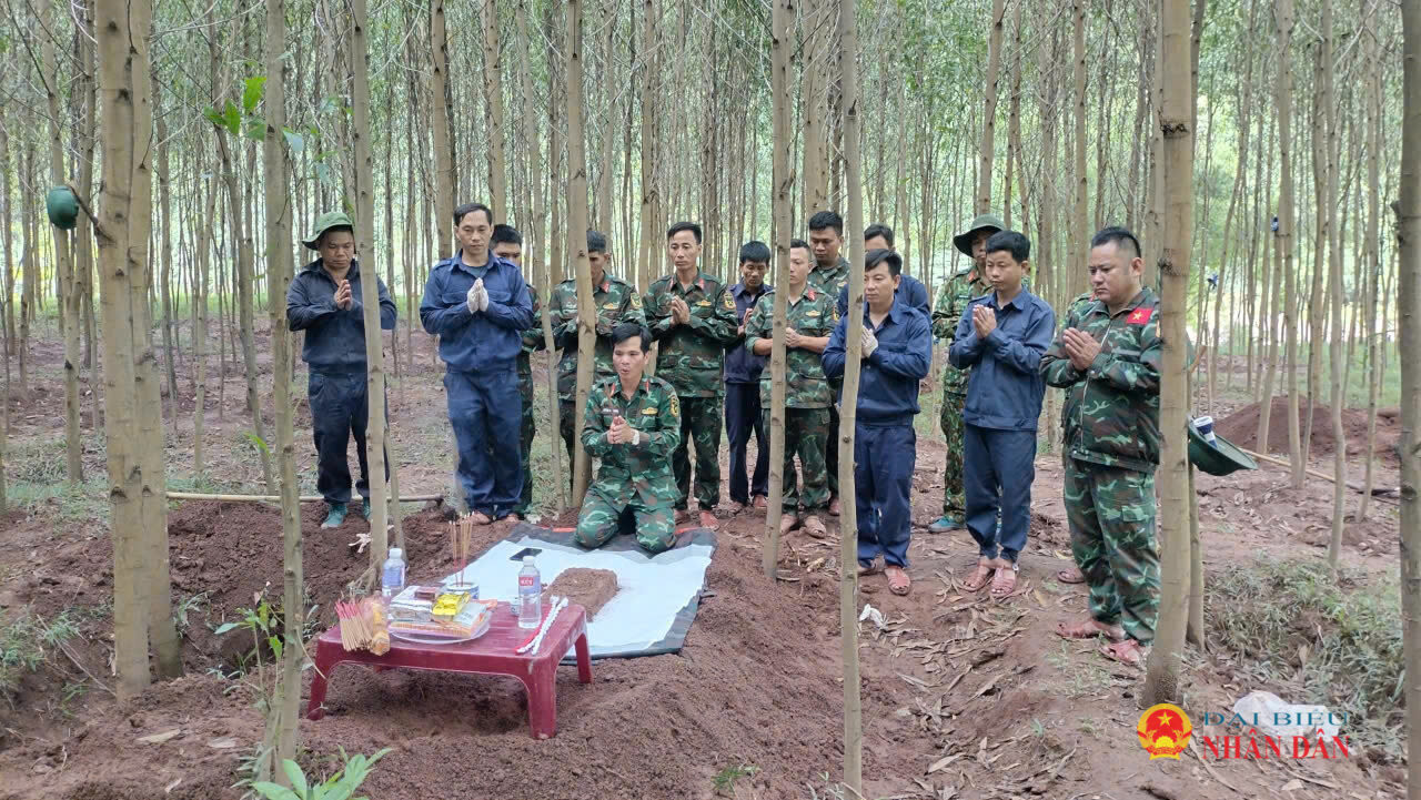 Lực lượng chức năng tìm kiếm, quy tập được nhiều hài cốt liệt sĩ tại khu vực rừng tràm xã Dân Hóa