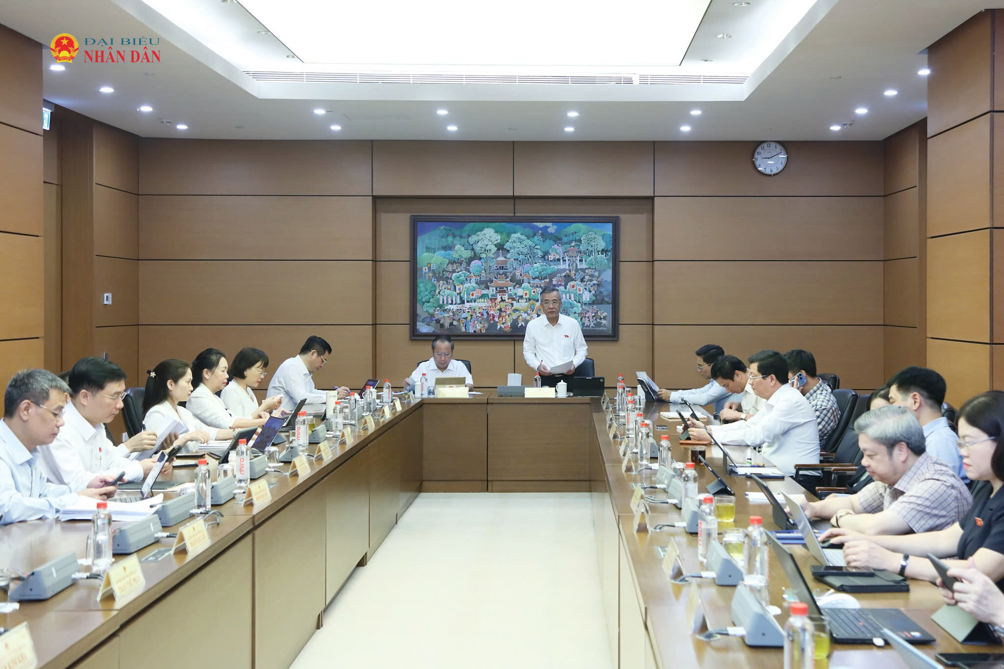 Toàn cảnh thảo luận tại Tổ 13. Ảnh: An Nhiên