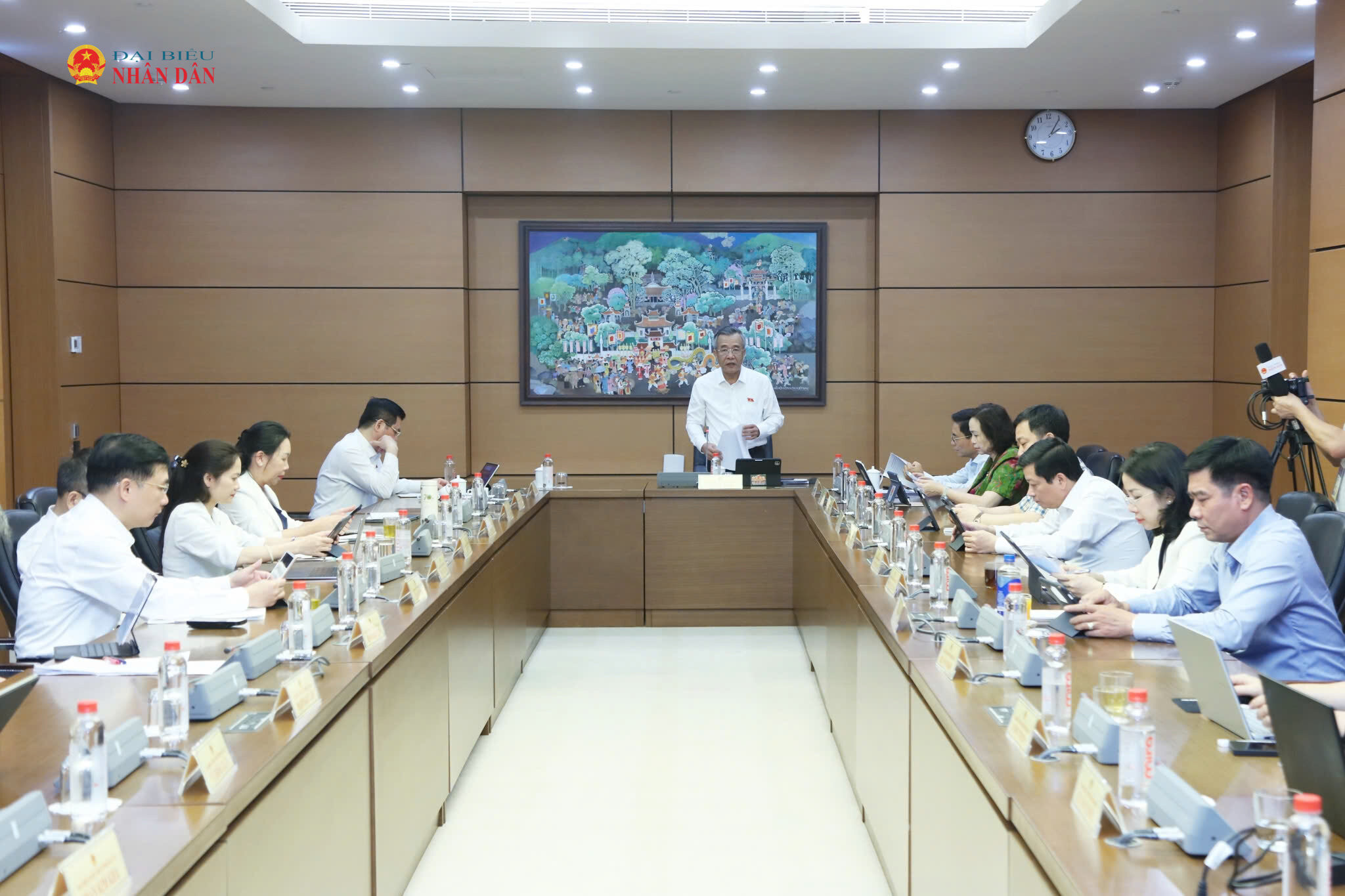 Toàn cảnh thảo luận tại Tổ 13