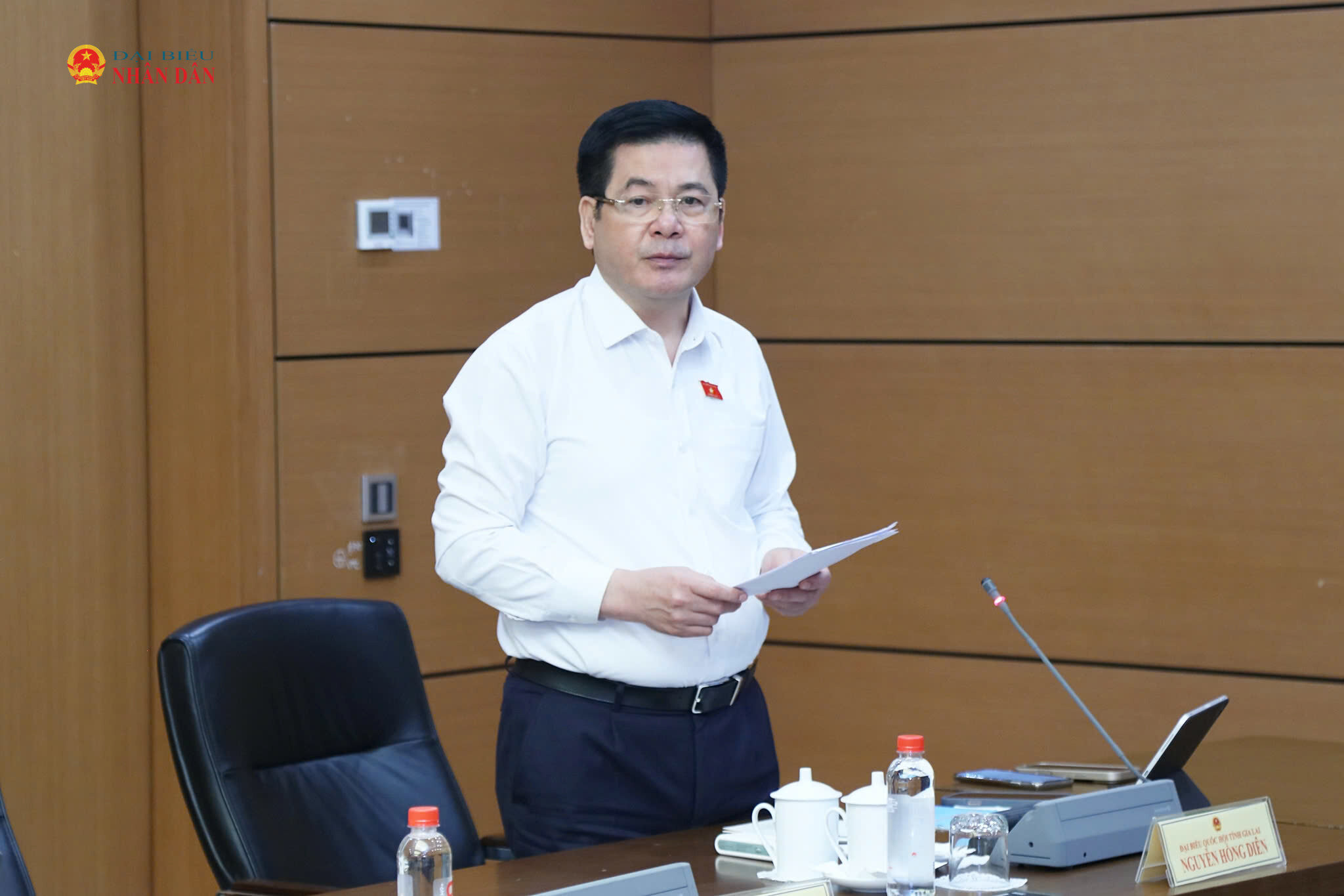 Phó Chủ tịch Quốc hội Nguyễn Hồng Diên phát biểu thảo luận tại Tổ 13
