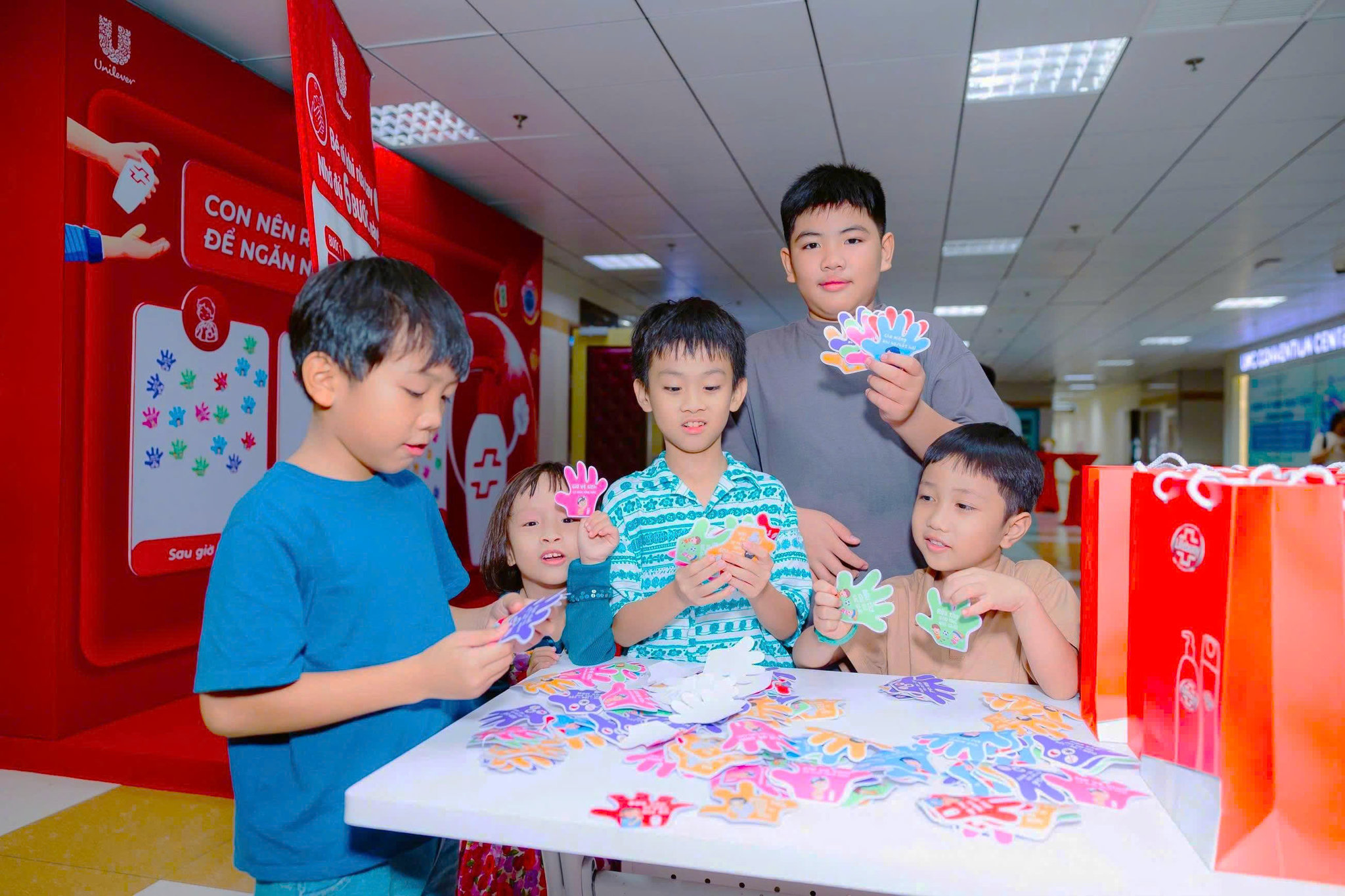 Lifebuoy chăm sóc ”da sạch phải khỏe”, tạo nền tảng cho trẻ tự do vui chơi mỗi ngày.