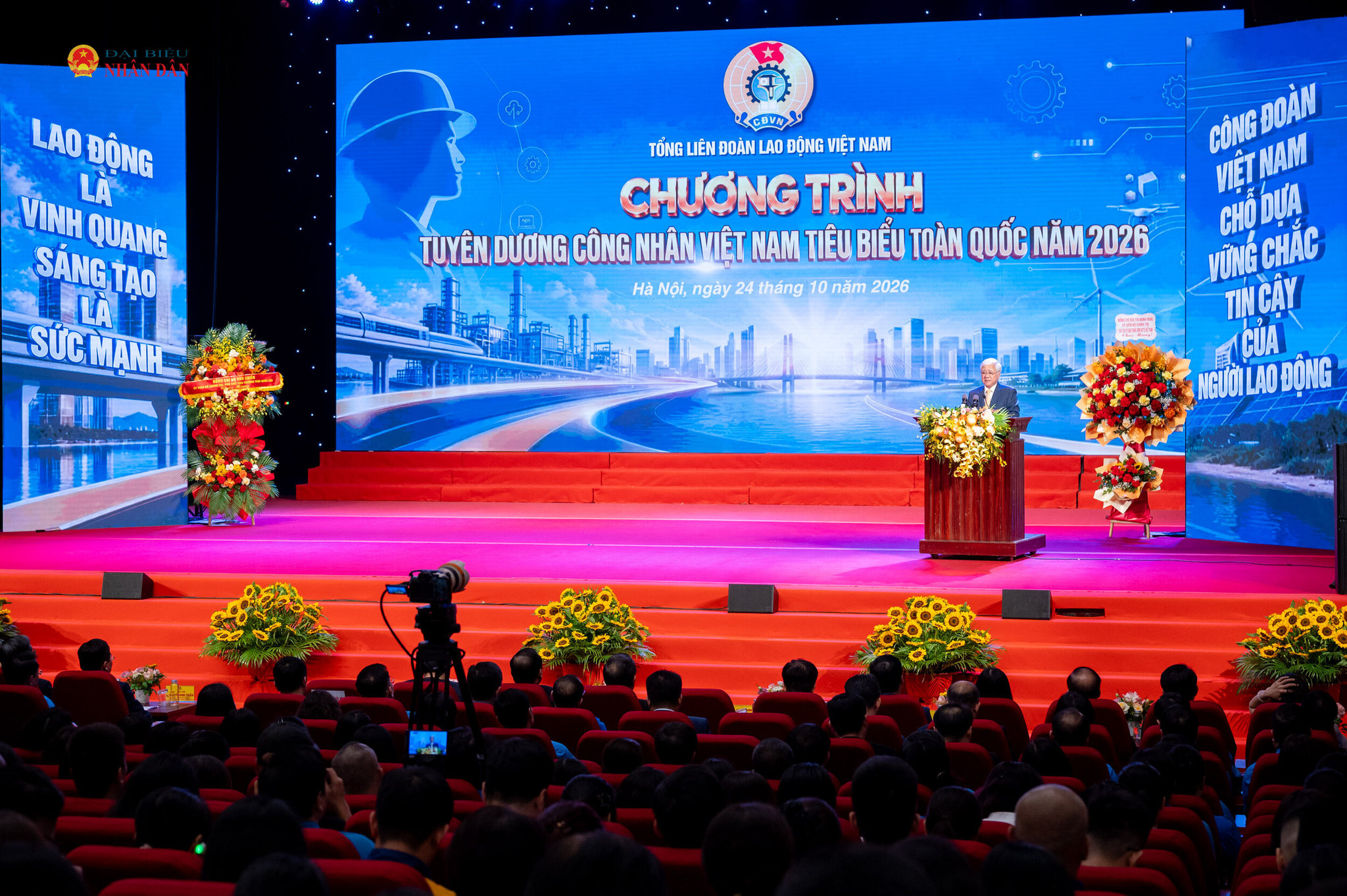 Phó Chủ tịch Thường trực Quốc hội Đỗ Văn Chiến phát biểu