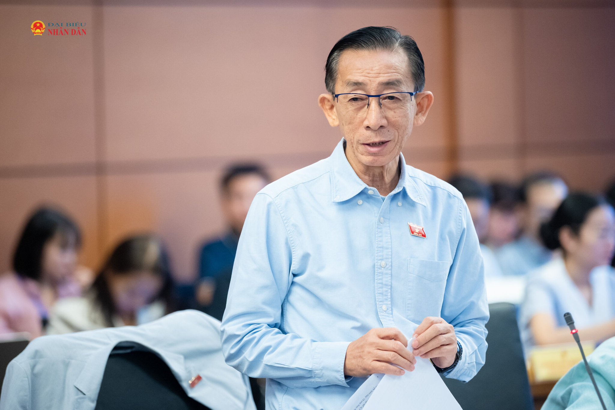 ĐBQH Trần Hoàng Ngân (TP. Hồ Chí Minh) phát biểu thảo luận tại Tổ 2